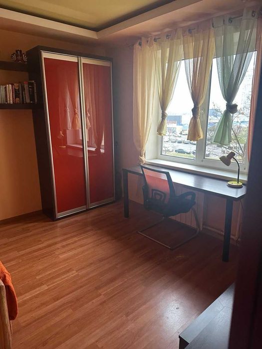 Здам подобово 3х - кімнатну квартиру на Оболоні біля метро