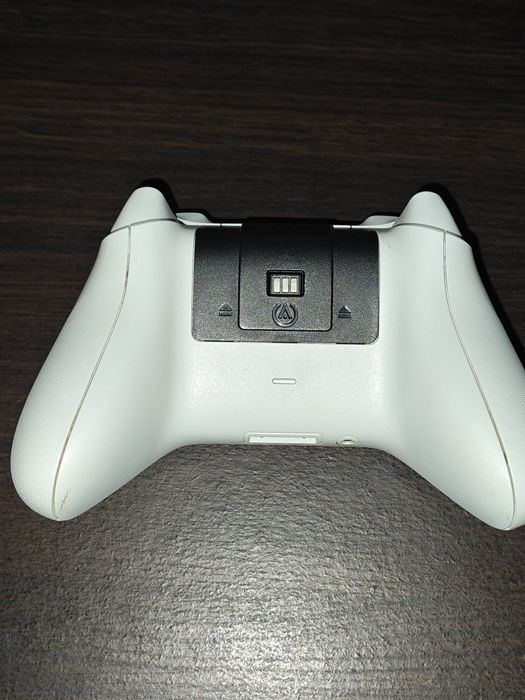 Xbox Series S 512Gb com 2 comandos baterias e carregador.