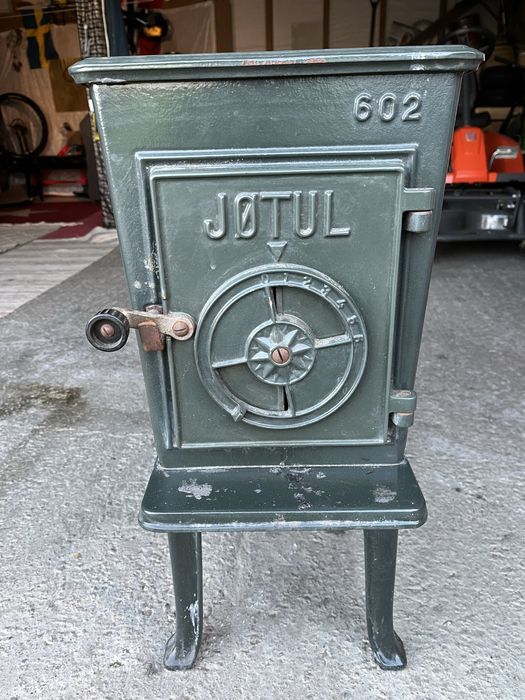 Żeliwny piec koza Jotul 602