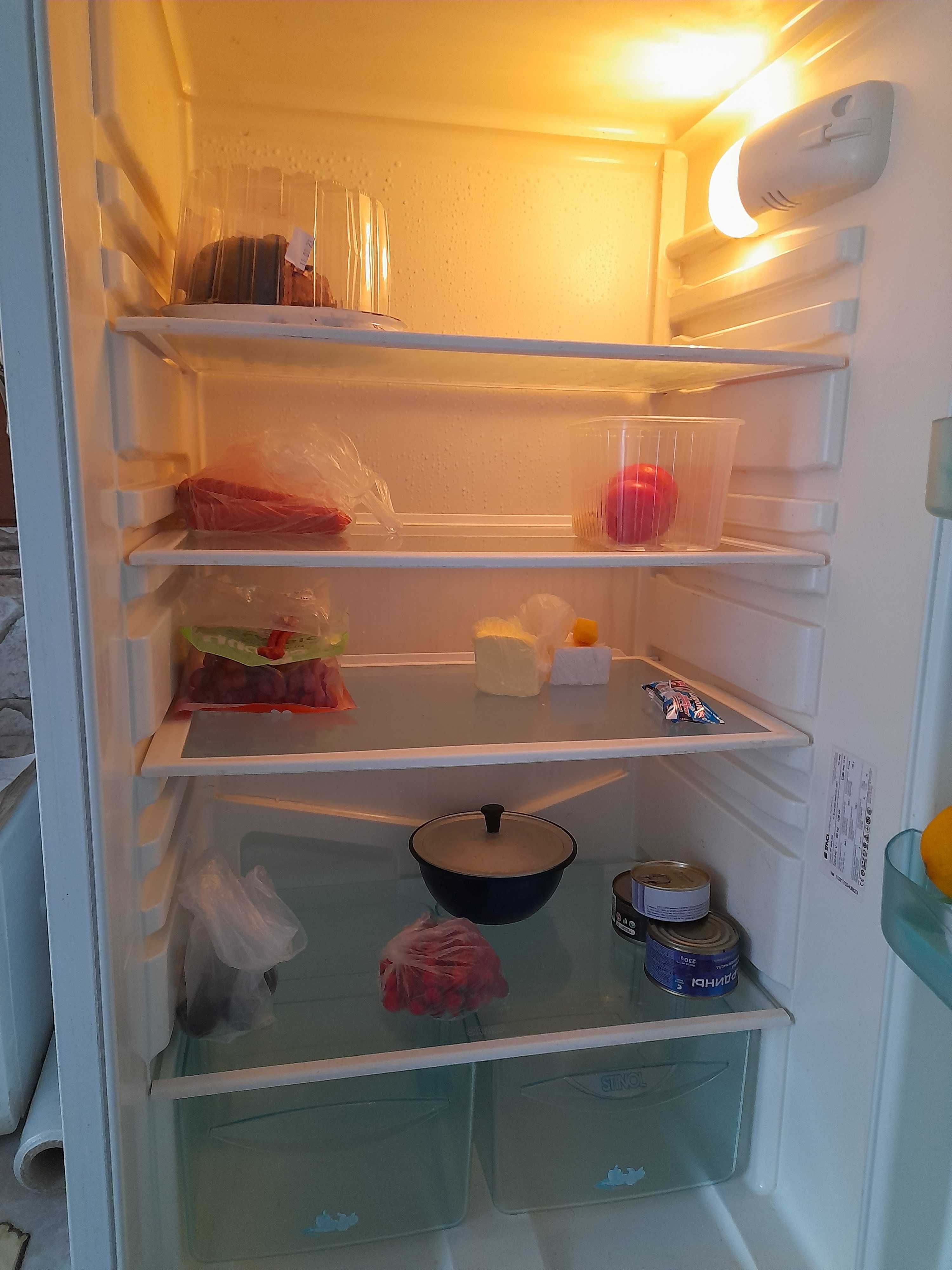 Продается холодильник .