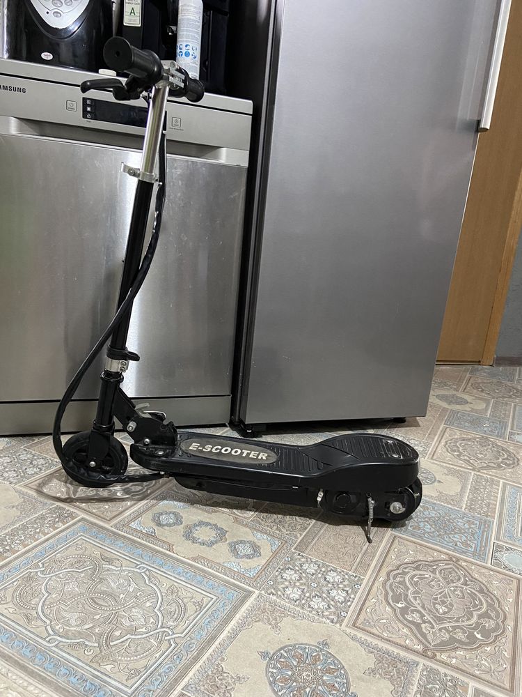 Електросамокат e-scooter