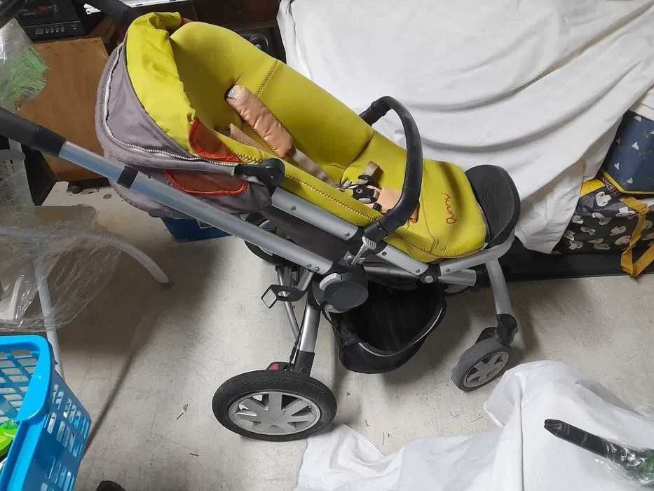Carrinho de bebé Quinny em excelente estado