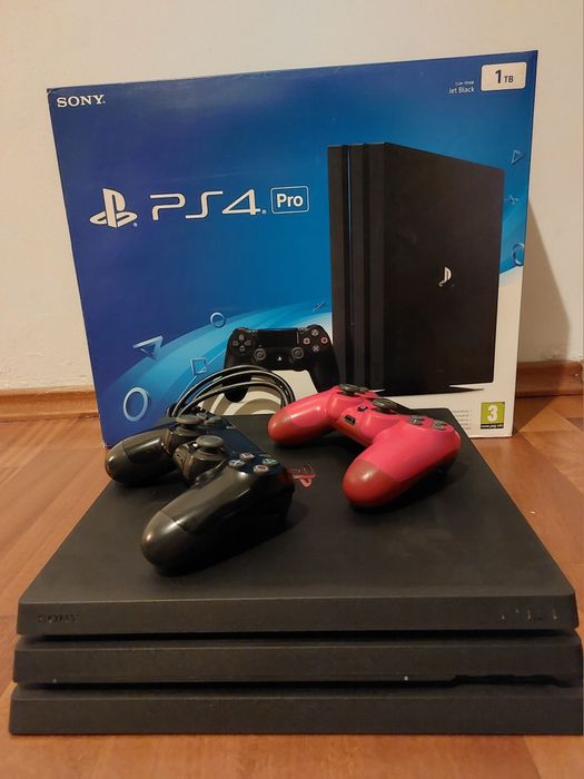 PlayStation PS4 Pro 1 TB + 2 pady + 2 gry Assasin