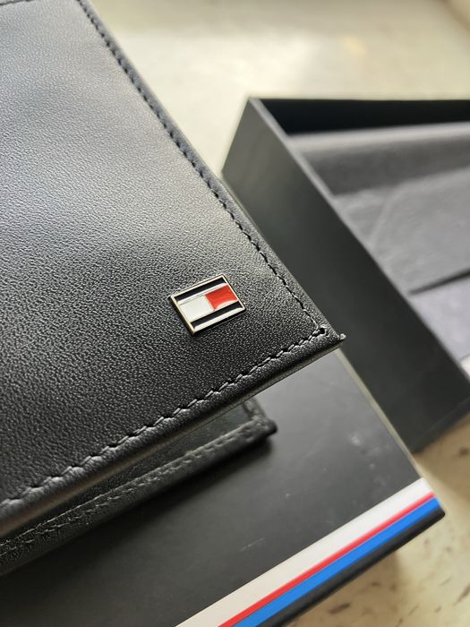 TOMMY HILFIGER nowy skórzany portfel na karty  + bankoty Nowy