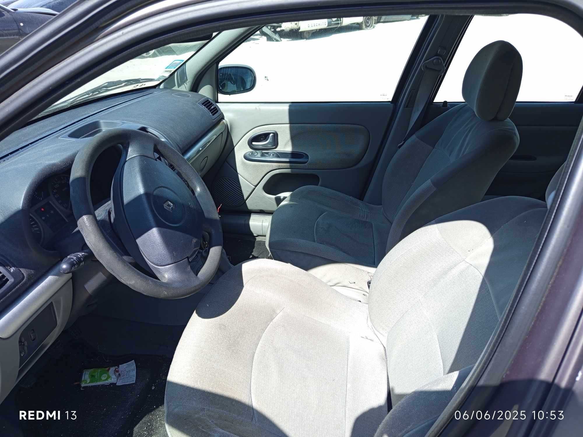 Para peças Renault Clio II 1.2 16V ano 2001