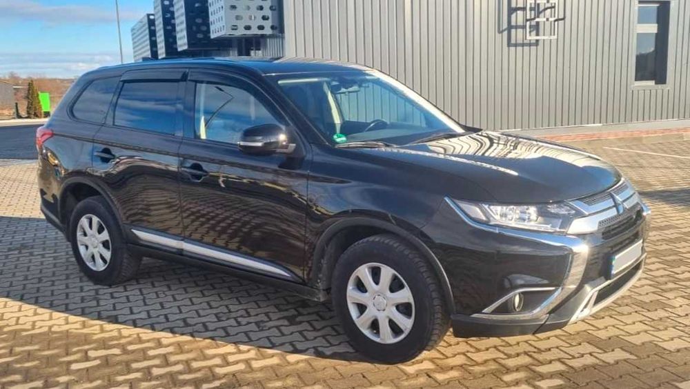 Продам чорний Mitsubishi Outlander - відмінний стан, з салону