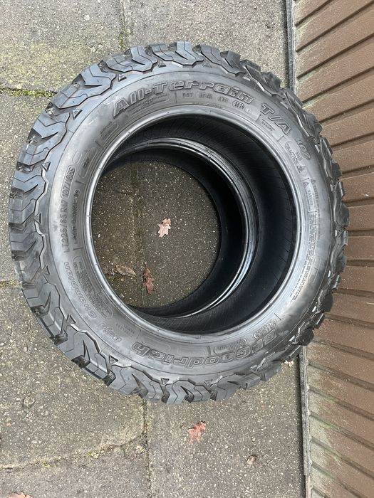 Szprzedam 2 opny zimowe BF Goodrich.225/65/17