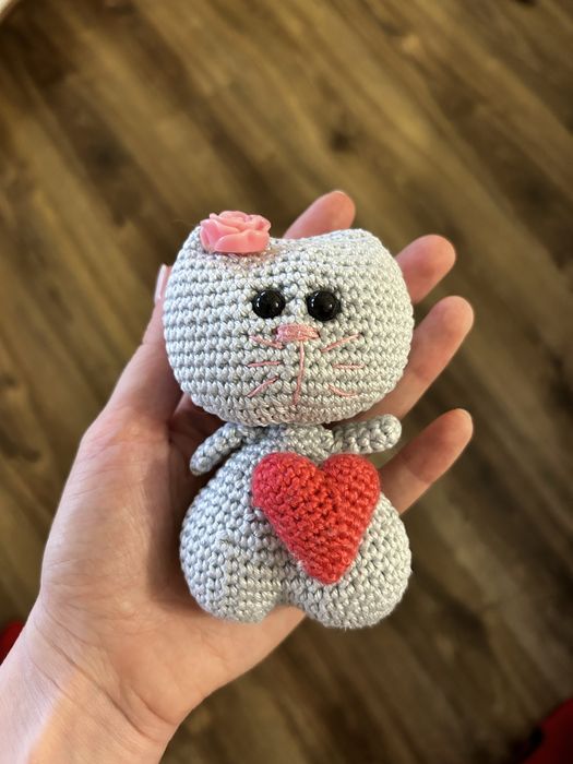 Вʼязана іграшка ручноі роботи