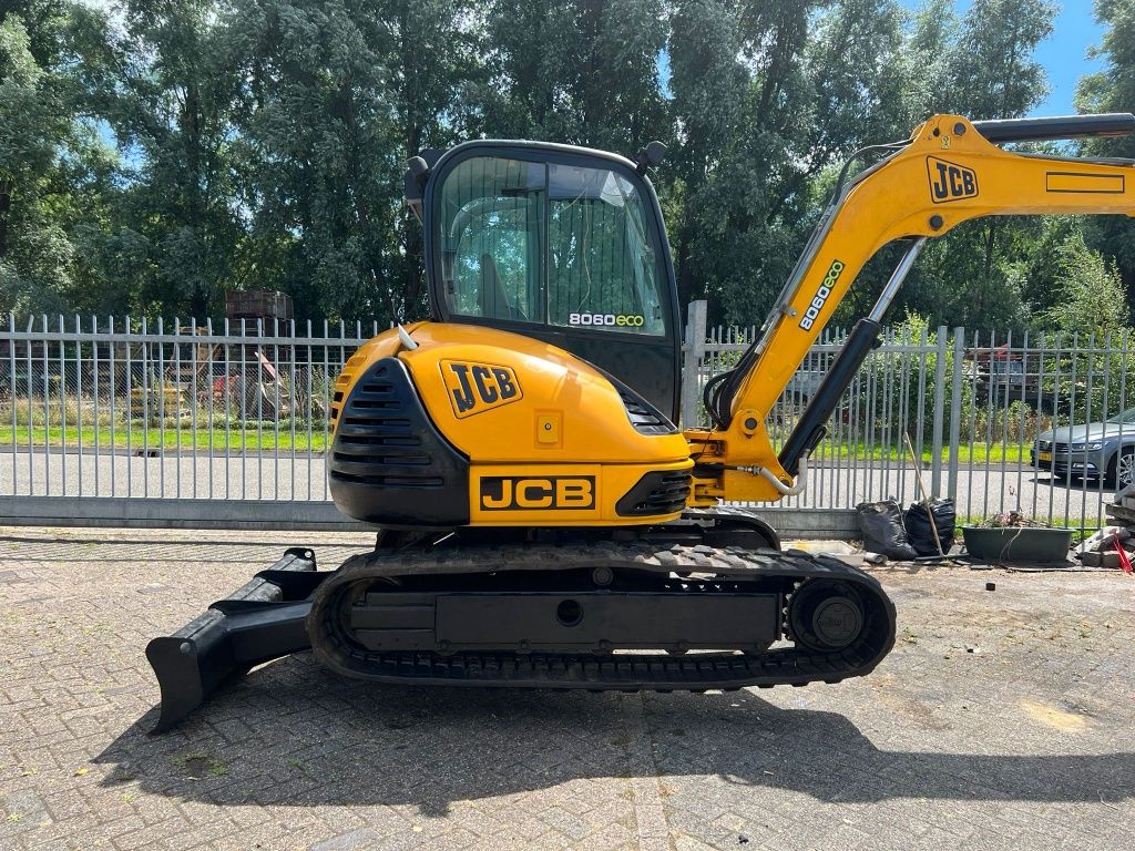 Экскаваторо JCB 8060