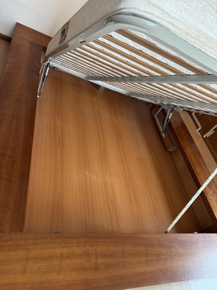Cama tipo Japonesa + 2 mesas cabeceira