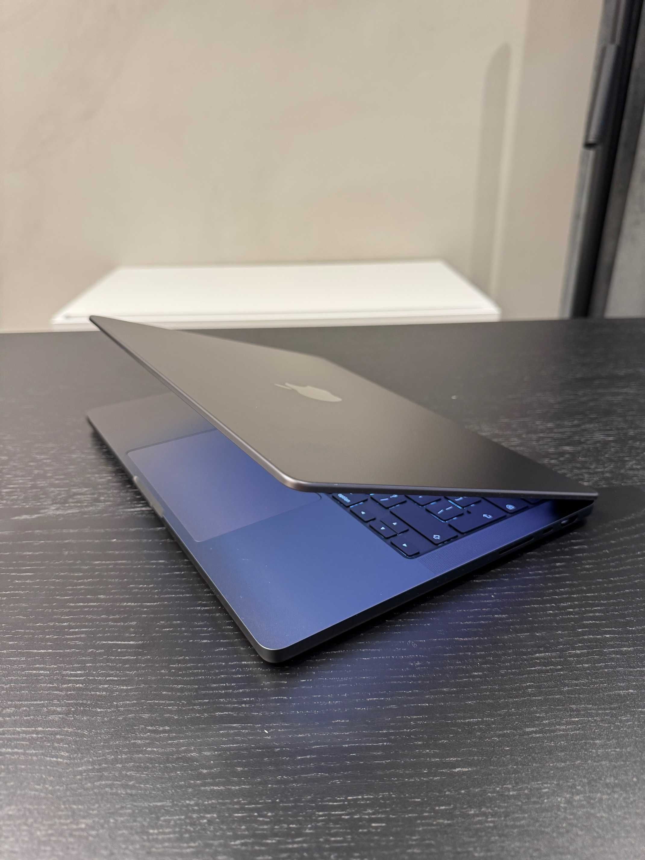 MacBook Pro 14” M4 | 10 rdzeniowe GPU | 24 GB RAM | 2 TB SSD | 70W