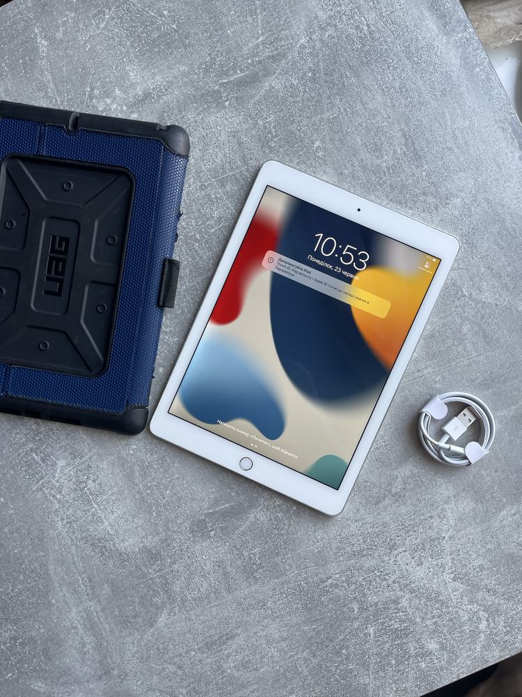 Ipad air 2 64 gb + чохол кабель