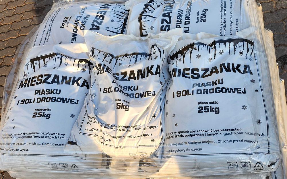 Mieszanka piasku i soli  drogowej z antyzbrylaczem worki DETAL/HURT