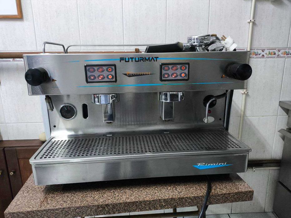 Máquina de Café Profissional com Moinho