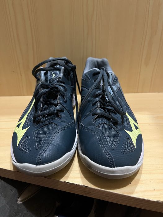 Волейбольные кроссовки mizuno