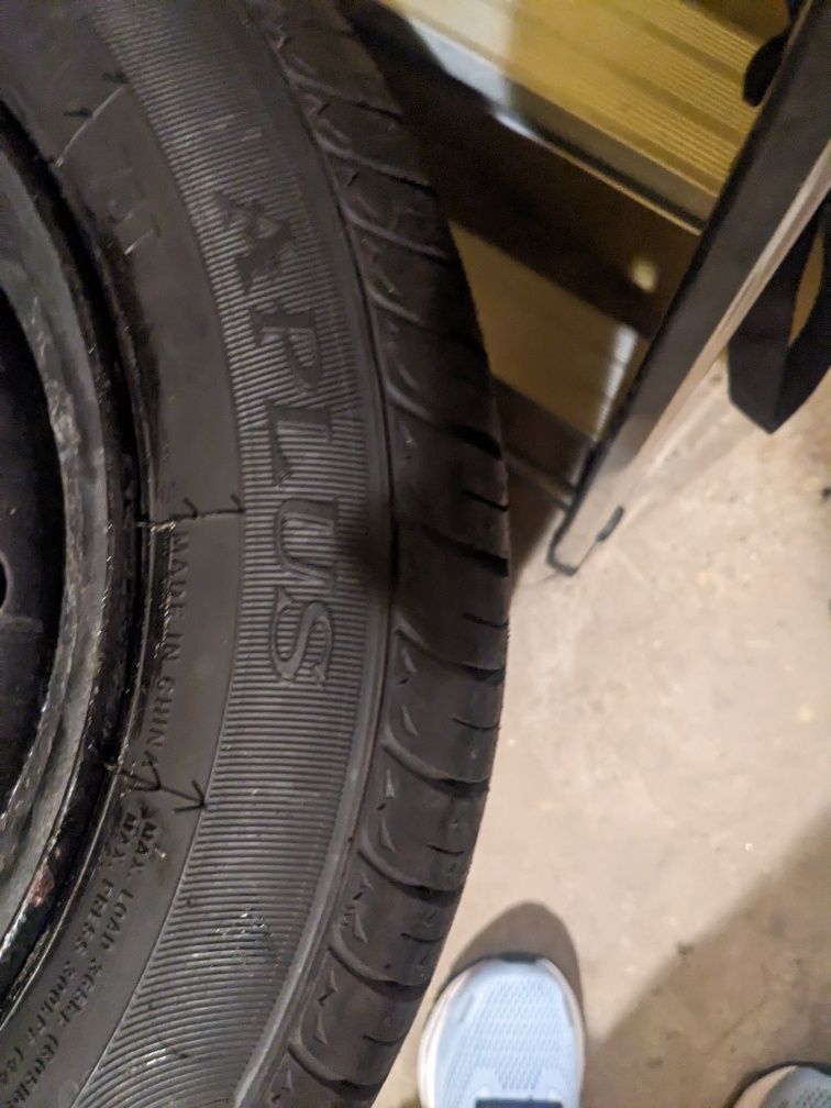 Komplet opon letnich z felgami stalowymi Aplus 155/65/R13