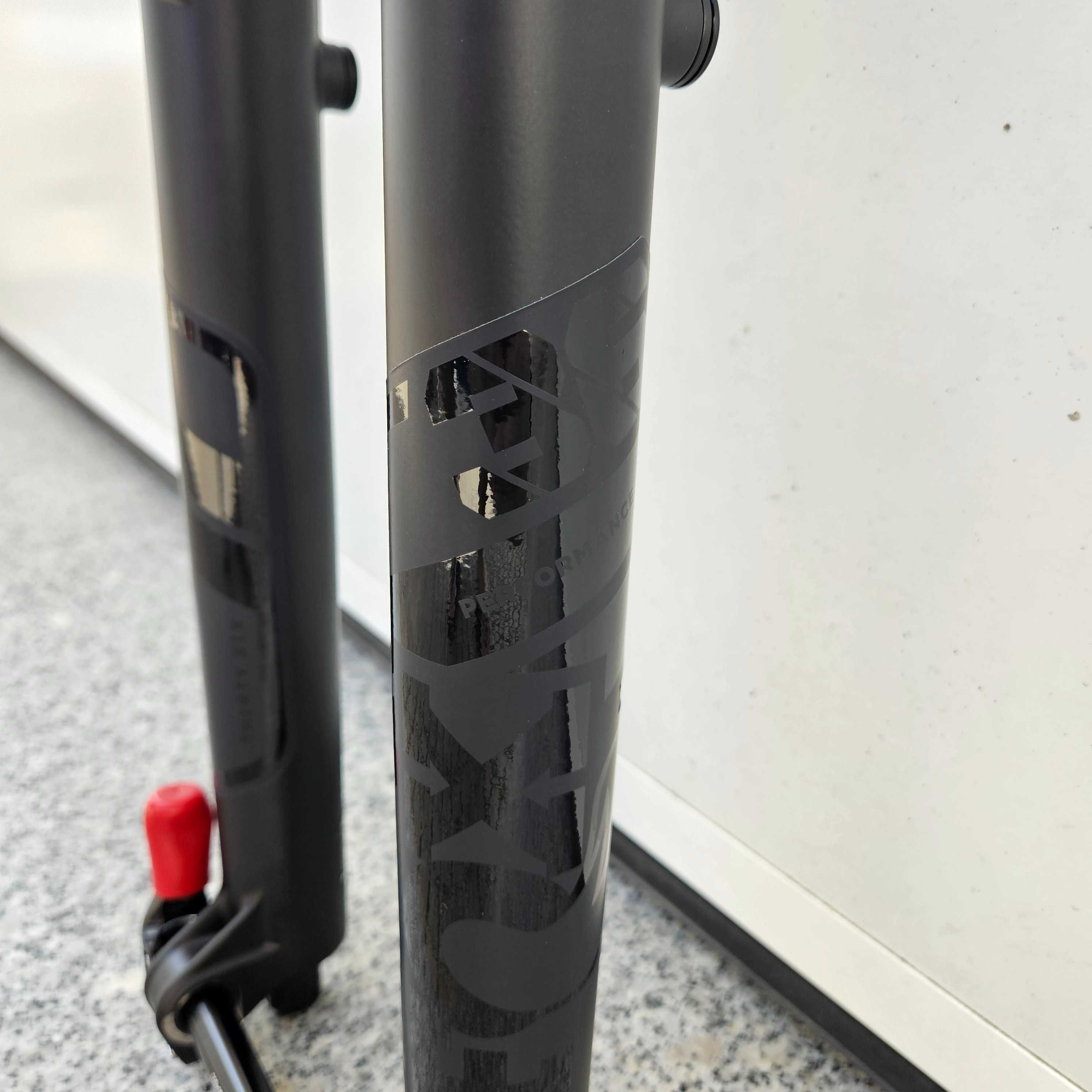 Suspensão Fox 36 Performance 150mm GRIP