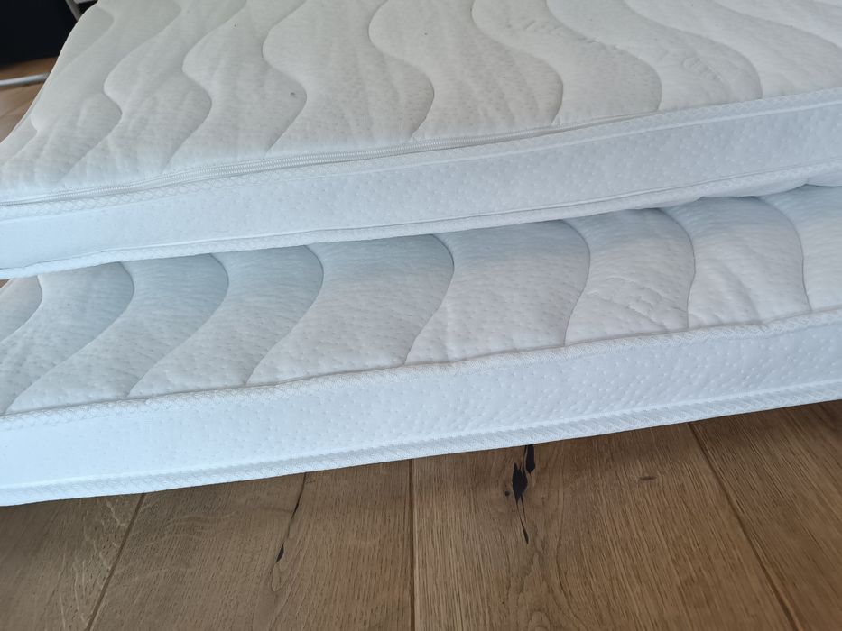 Materac piankowy nawierzchniowy topper 160x200 firmy Hilding