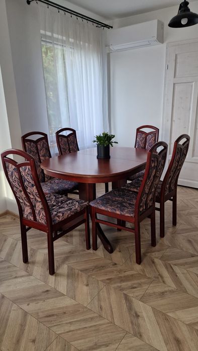 Rozkładany stół z 6 krzesłami (idealny do jadalni/salonu)