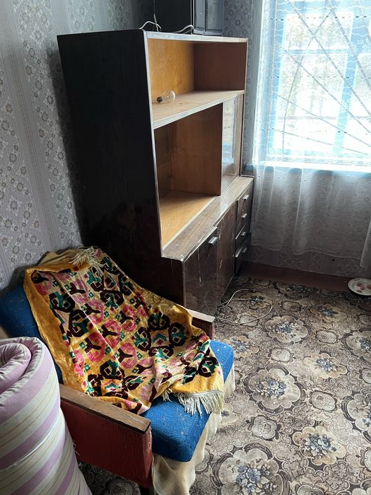 Ліжка, дивани, матраци, серванти, крісла