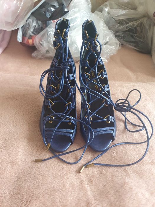 Damskie skórzane granatowe sandały szpilki Balmain - stan bardzo dobry
