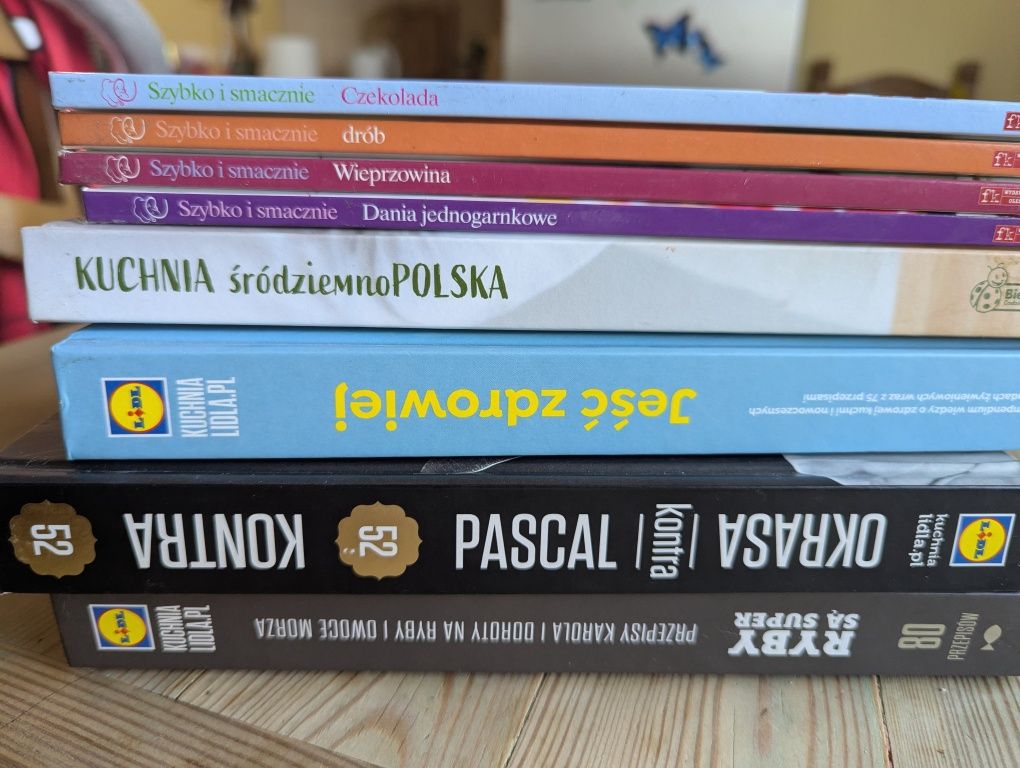 Książki kucharskie Lidl /Biedronka