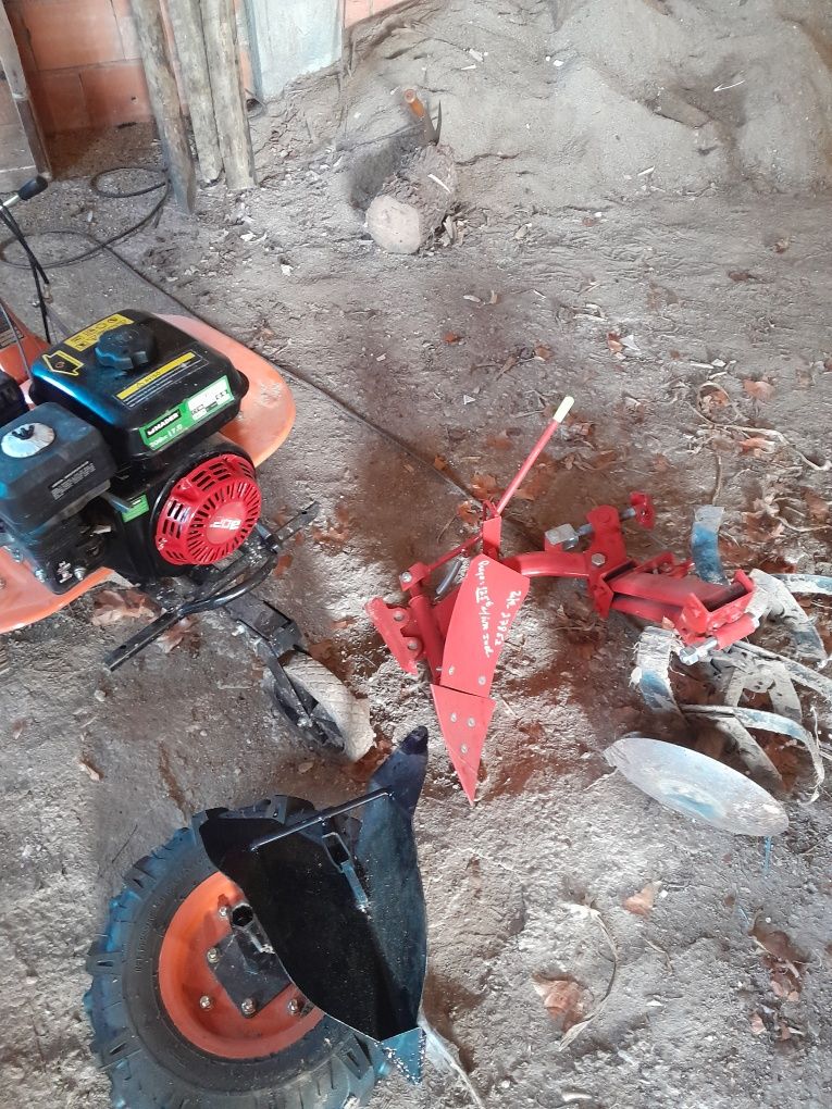 Moto inchada  praticamente nova
