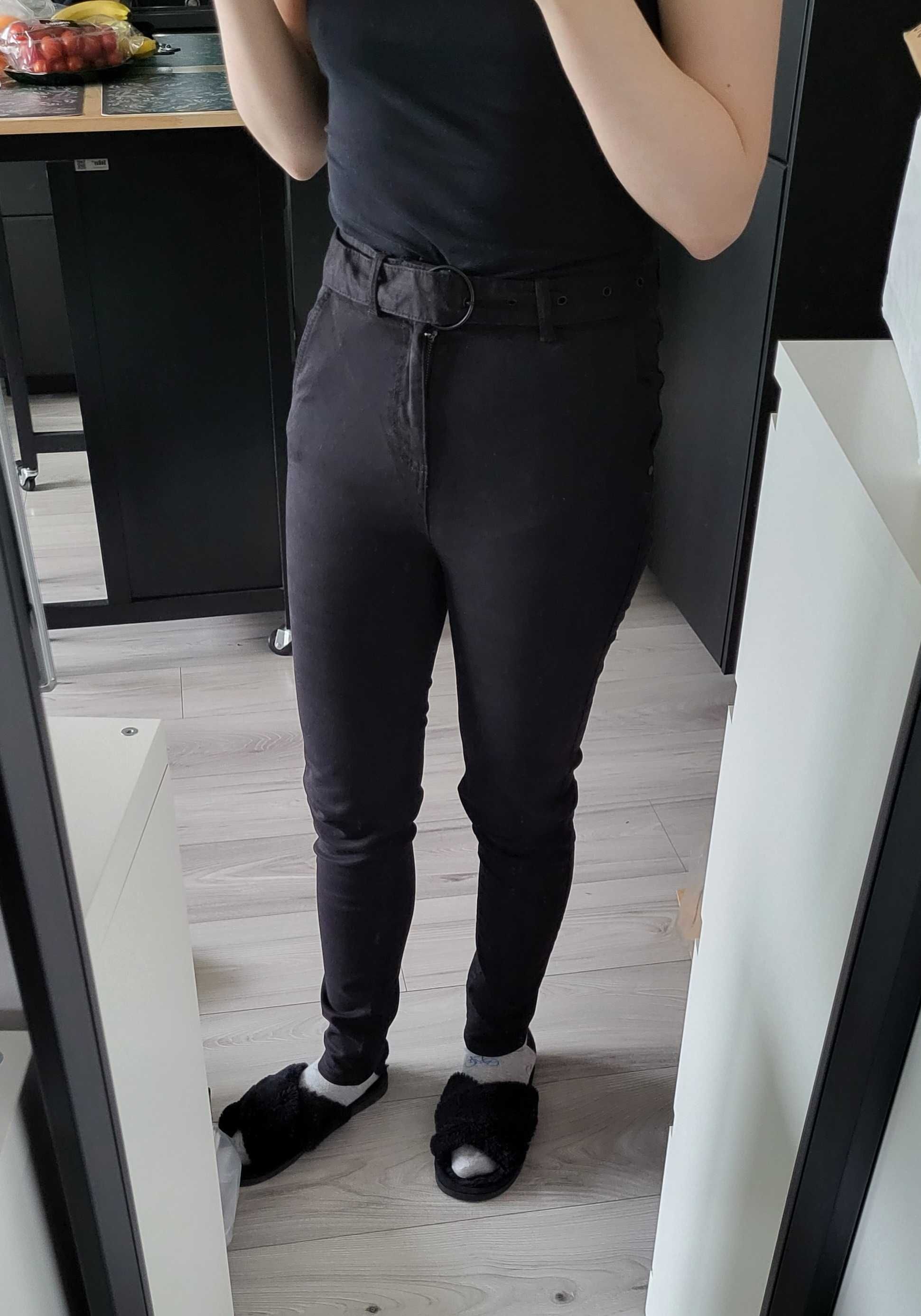 Czarne jeansy skinny z paskiem Reserved r. 34