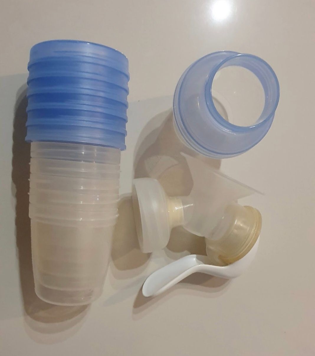 Philips Avent Laktator ręczny z pojemnikami na pokarm
Avent
W