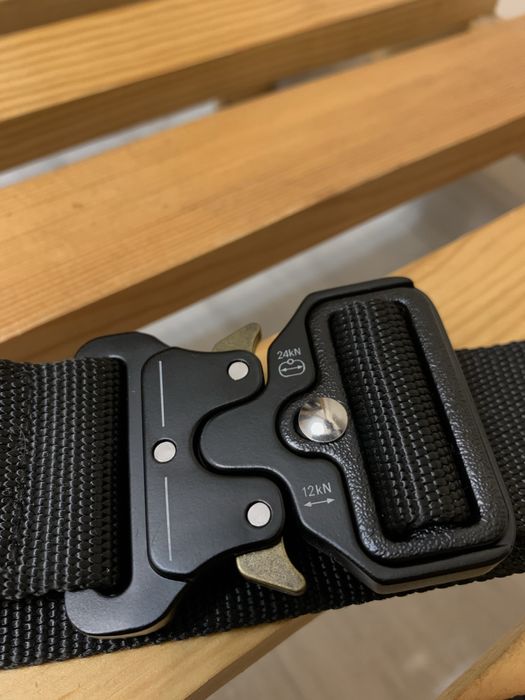 Чорний тактичний військовий ремінь з металевою пряжкою