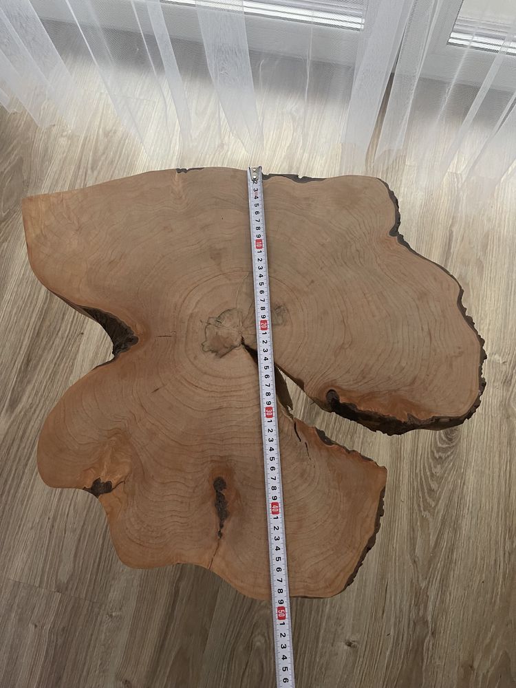 Sprzedam stolik- naturalne drewno+ plyn do pielegnacji drewna