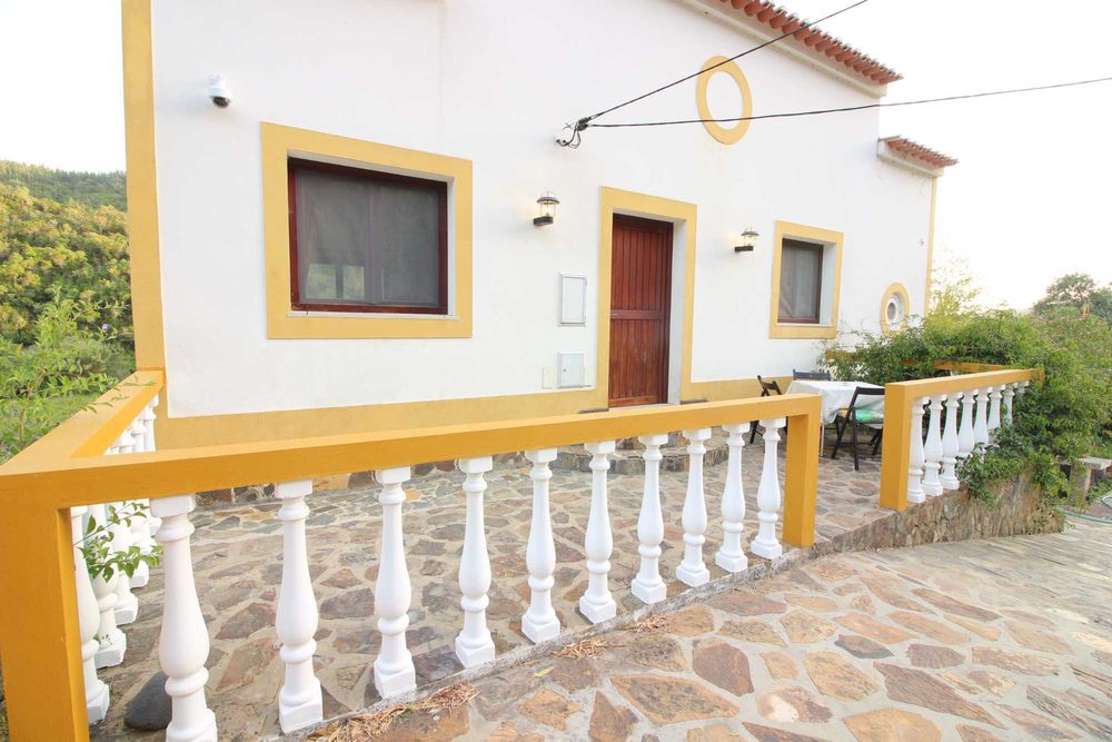 Retiro na natureza com terraço e vista