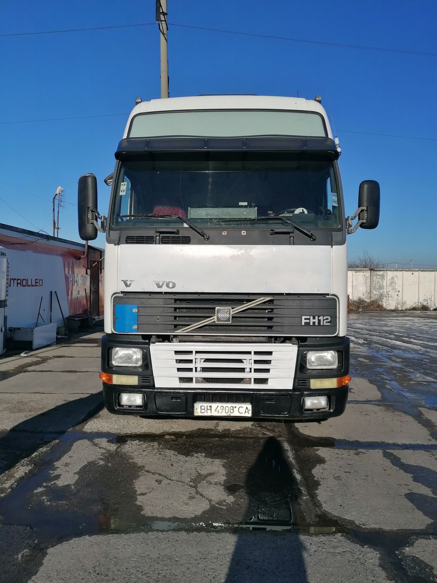 Продам VOLVO FH12 2002г