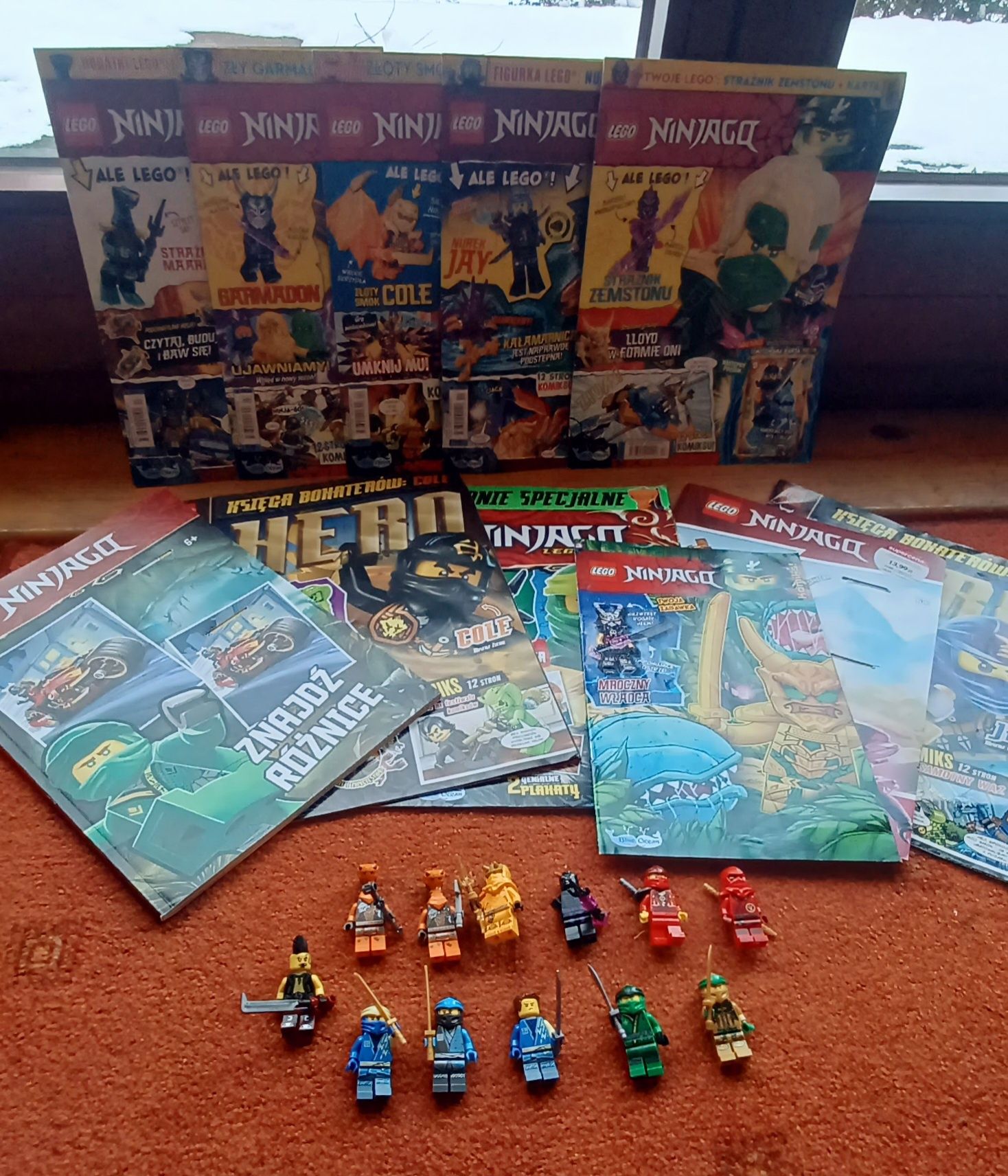 Zestaw Lego Ninjago figurki, gazetki