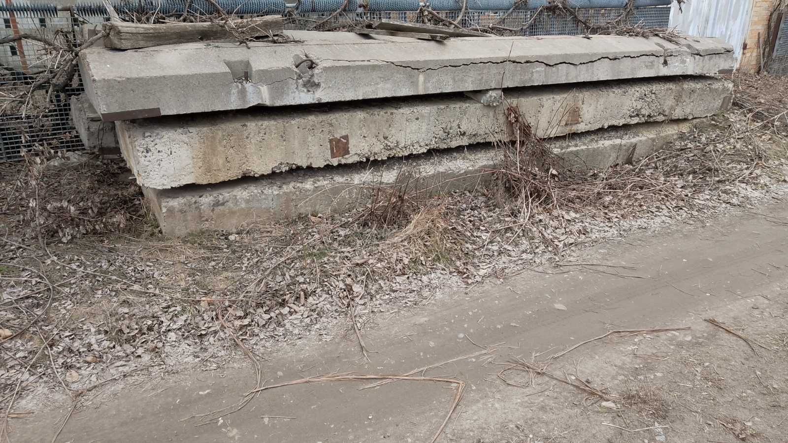 Підкранові залізобетонні балки (лежні).