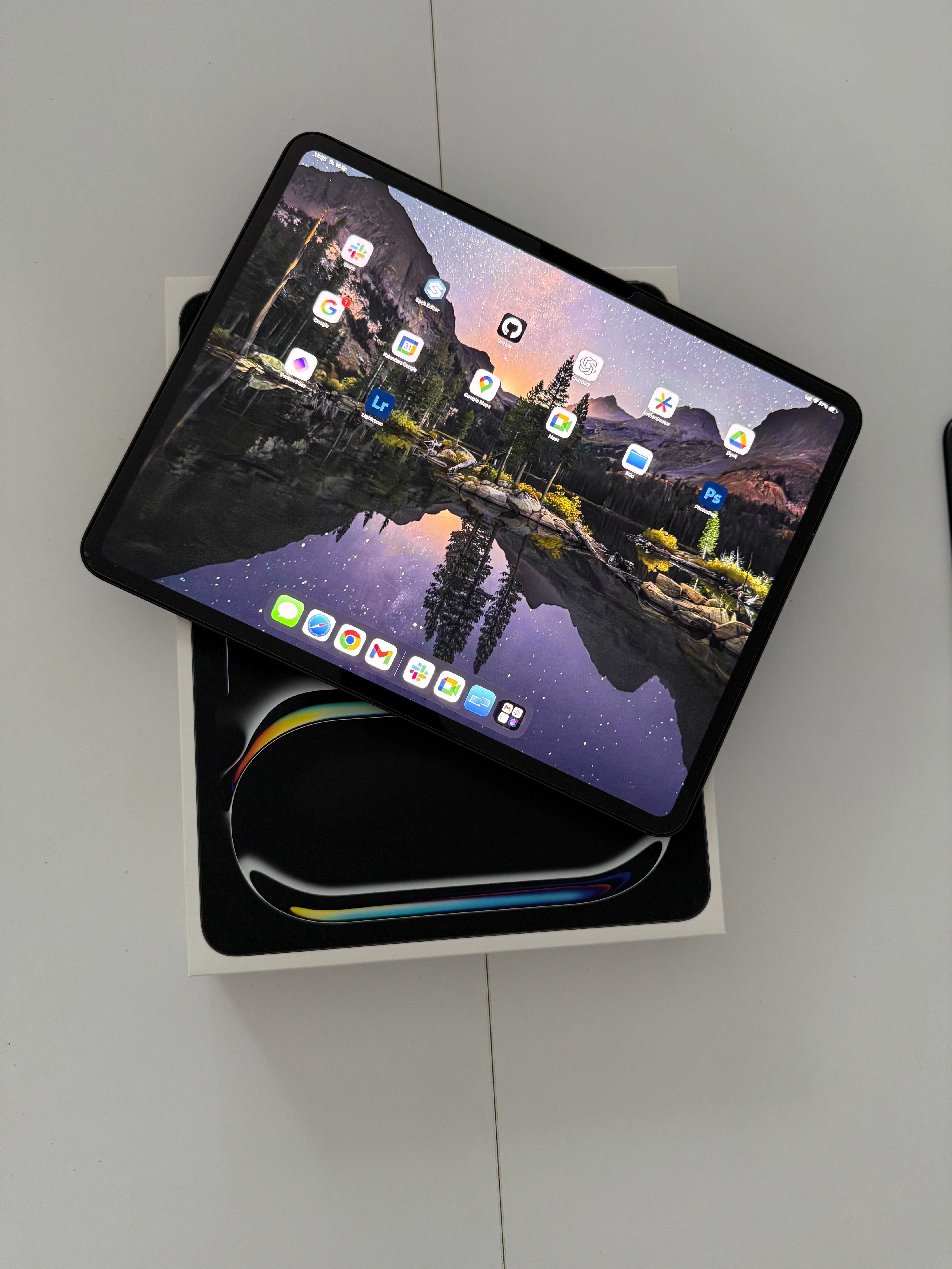 iPad Pro 13" M4 + Magic Keyboard | 256 GB | Wi-Fi + Cellular