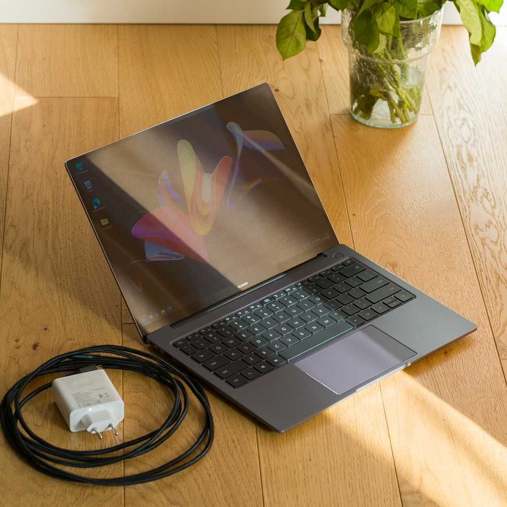 Laptop Huawei Matebook 14 512GB 16GB RAM Ryzen 5 4600H sRGB WHF9