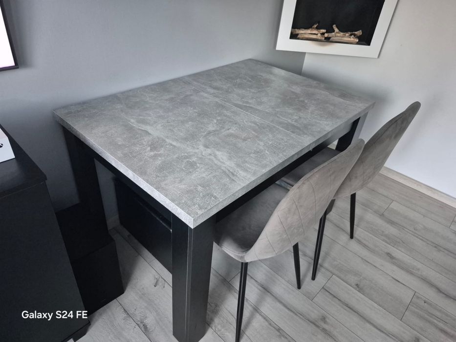 Betonowy stół z 4 krzesełkami