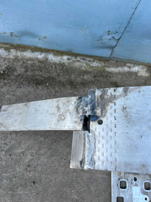 audi a8 4n підсилювач бампера передній наявність