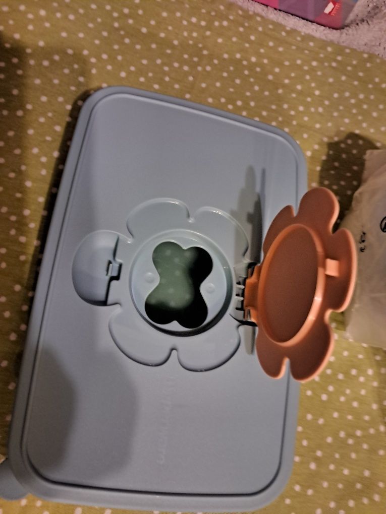Pojemnik na mokre chusteczki tupperware