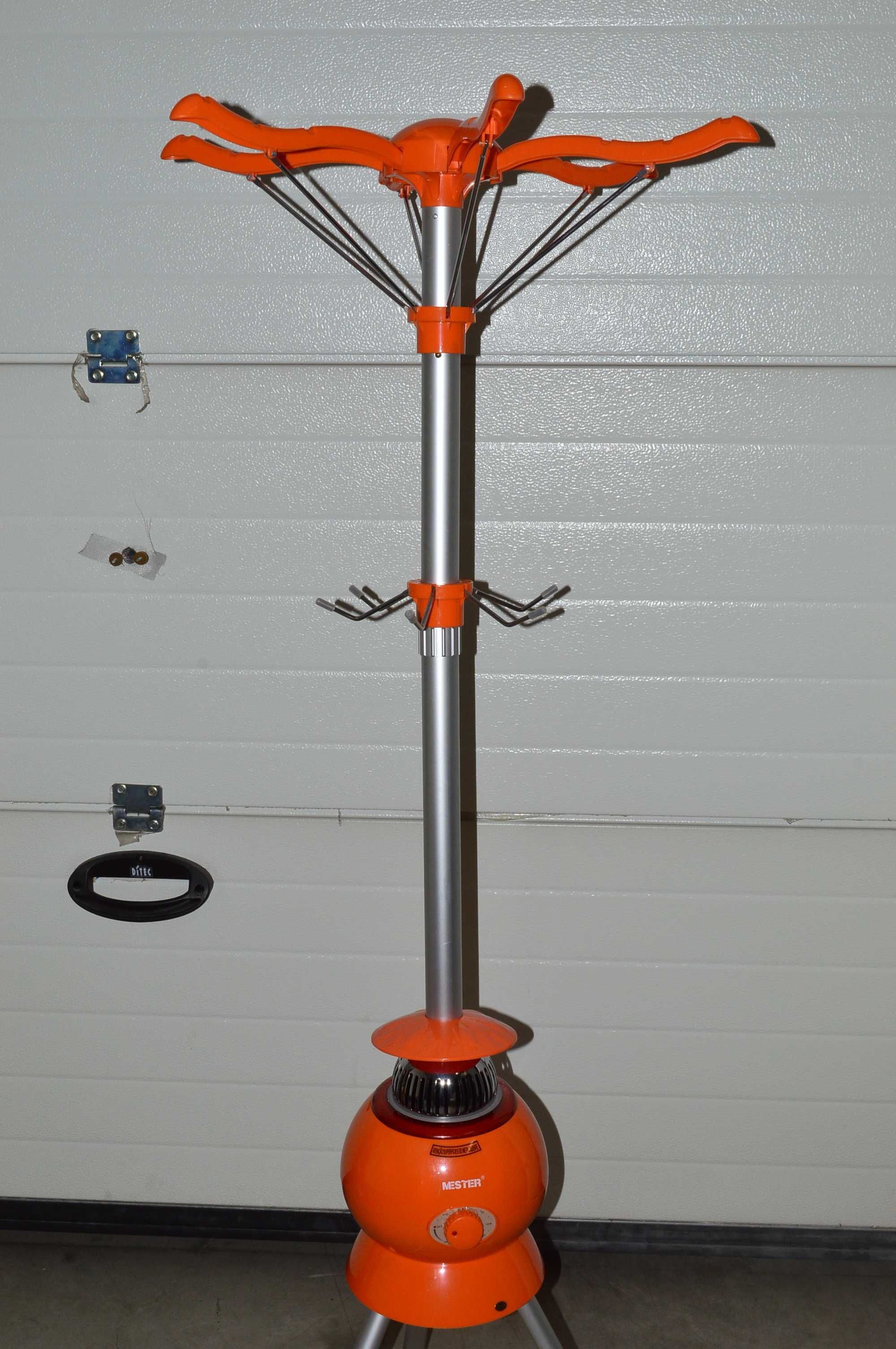 Secador de roupa elétrico e portátil, com potência de 900 W.