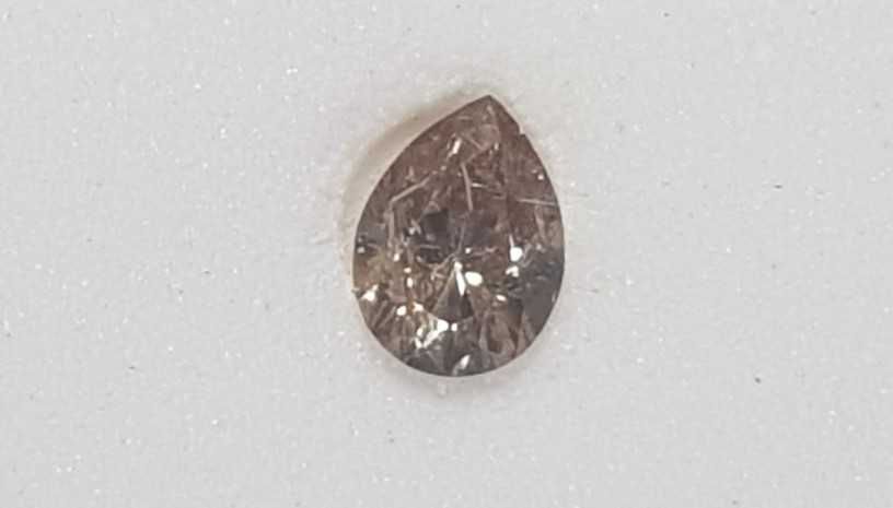 Diamante - 0.31 ct - Pear - fancy light yellow brown - SI2
