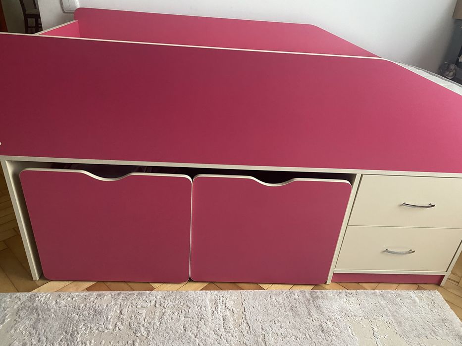 Ліжко для дівчинки