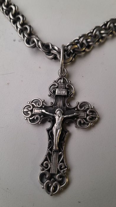 Срібний ланцюжок з хрестиком .77 грам .