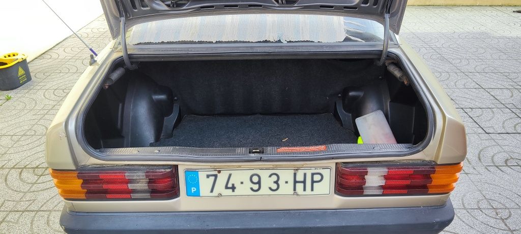 Mercedes- Benz 190d