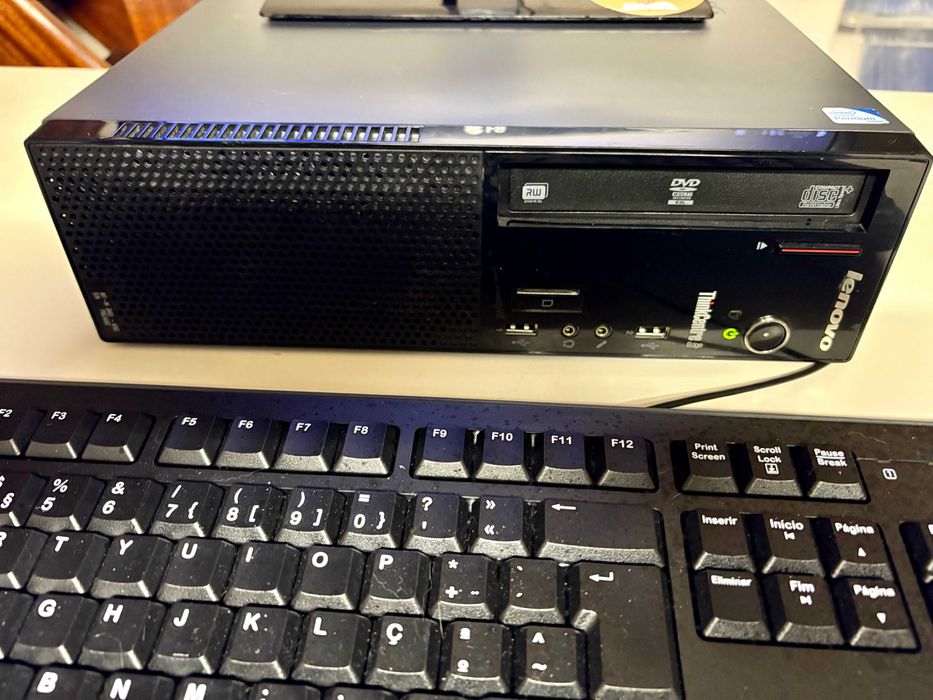 Lenovo Thinkcentre Edge E73 SFF + Monitor LG + Teclado/Rato