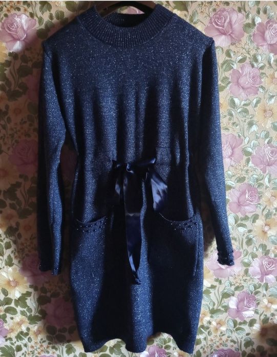 Свитер туника вязаная с жемчугом М-Л на кулиске

Длина 86

Пог 48

Поб