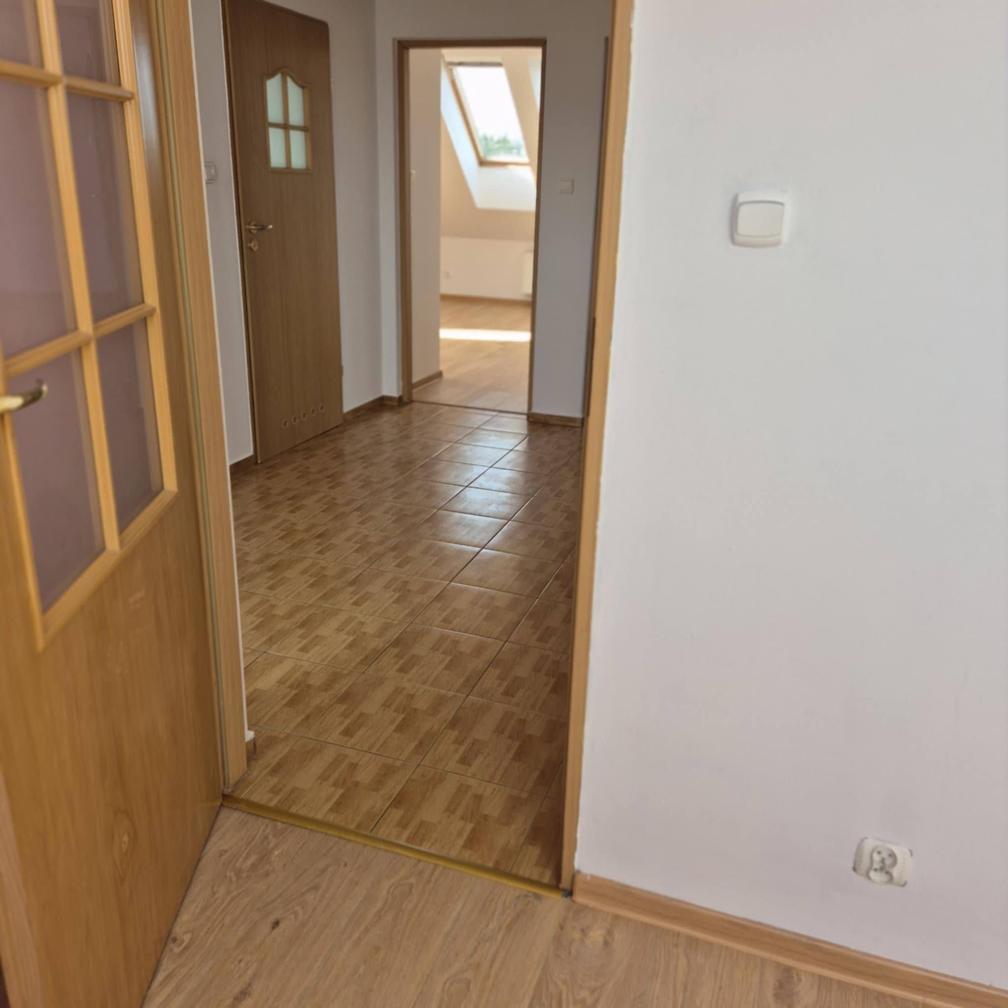 Przestronny dom na sprzedaż w Sadlinkach