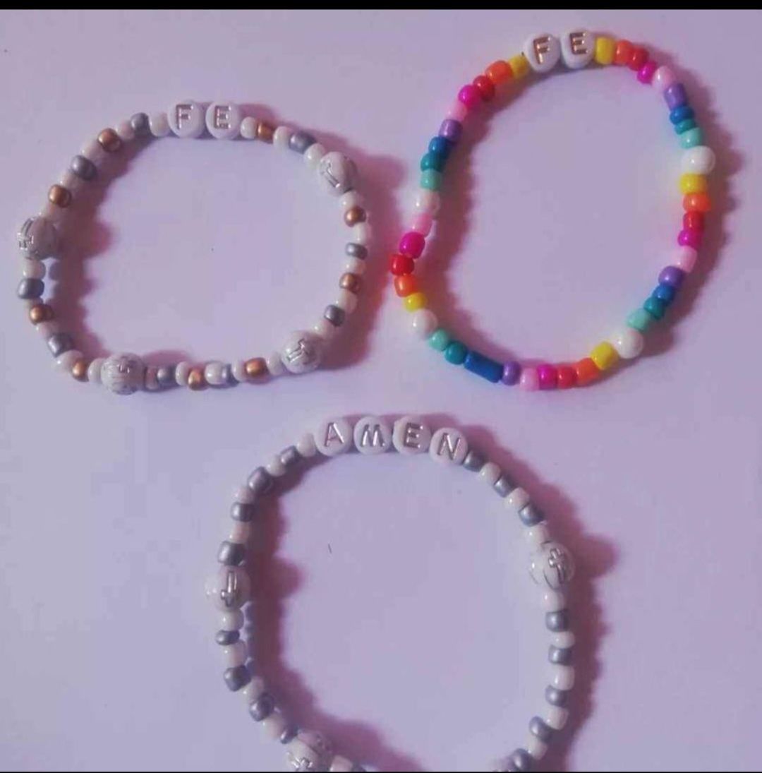 Pulseiras novas , feitas à mão-personalizáveis