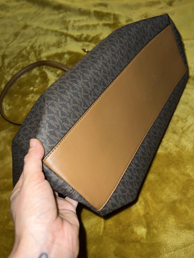 Mala Michael Kors